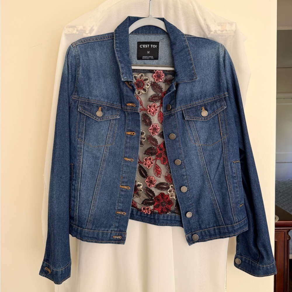 NWOT Embroidered Floral C’est Toi Denim Jacket Size Medium - Picture 3 of 6
